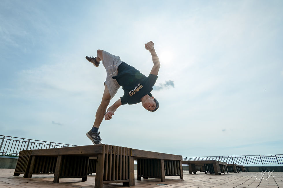 縮圖：台灣跑酷"Parkour" 黑T燙金