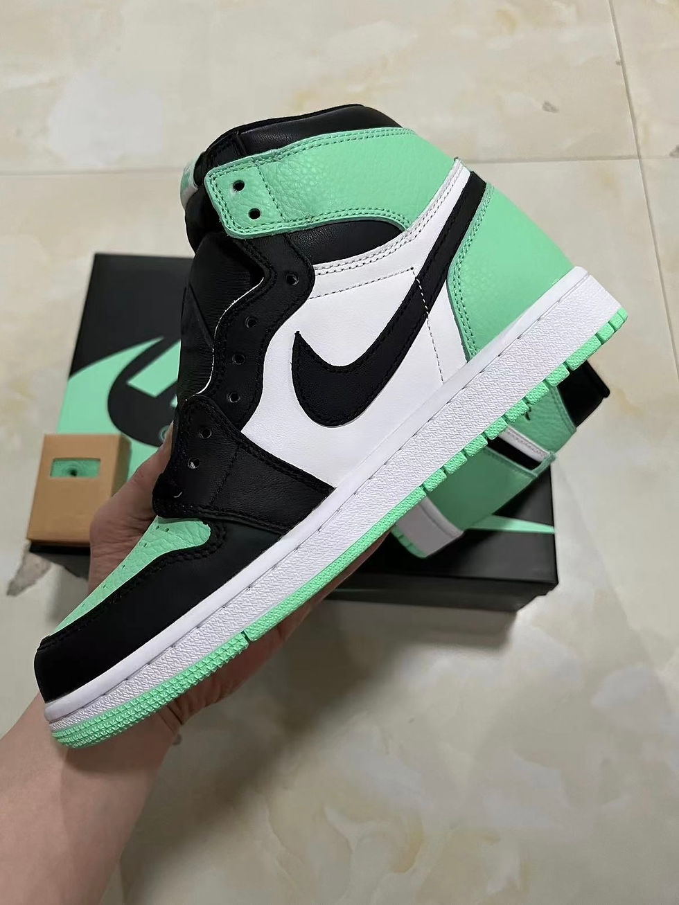 Thumbnail: Air Jordan 1 high 