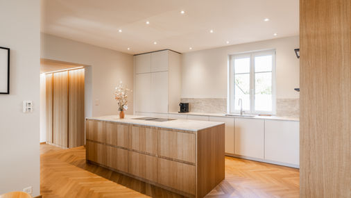 Küchenrenovation Basel – ein neues Wohnkonzept über drei Ebenen