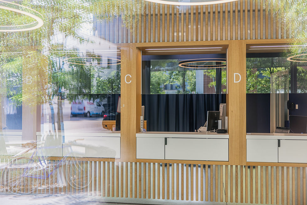 Empfangstheke und Eingangsbereich planen mit Innenarchitekt aus Basel