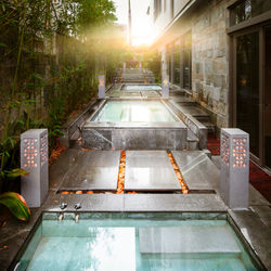 罕見入戶含氡温泉