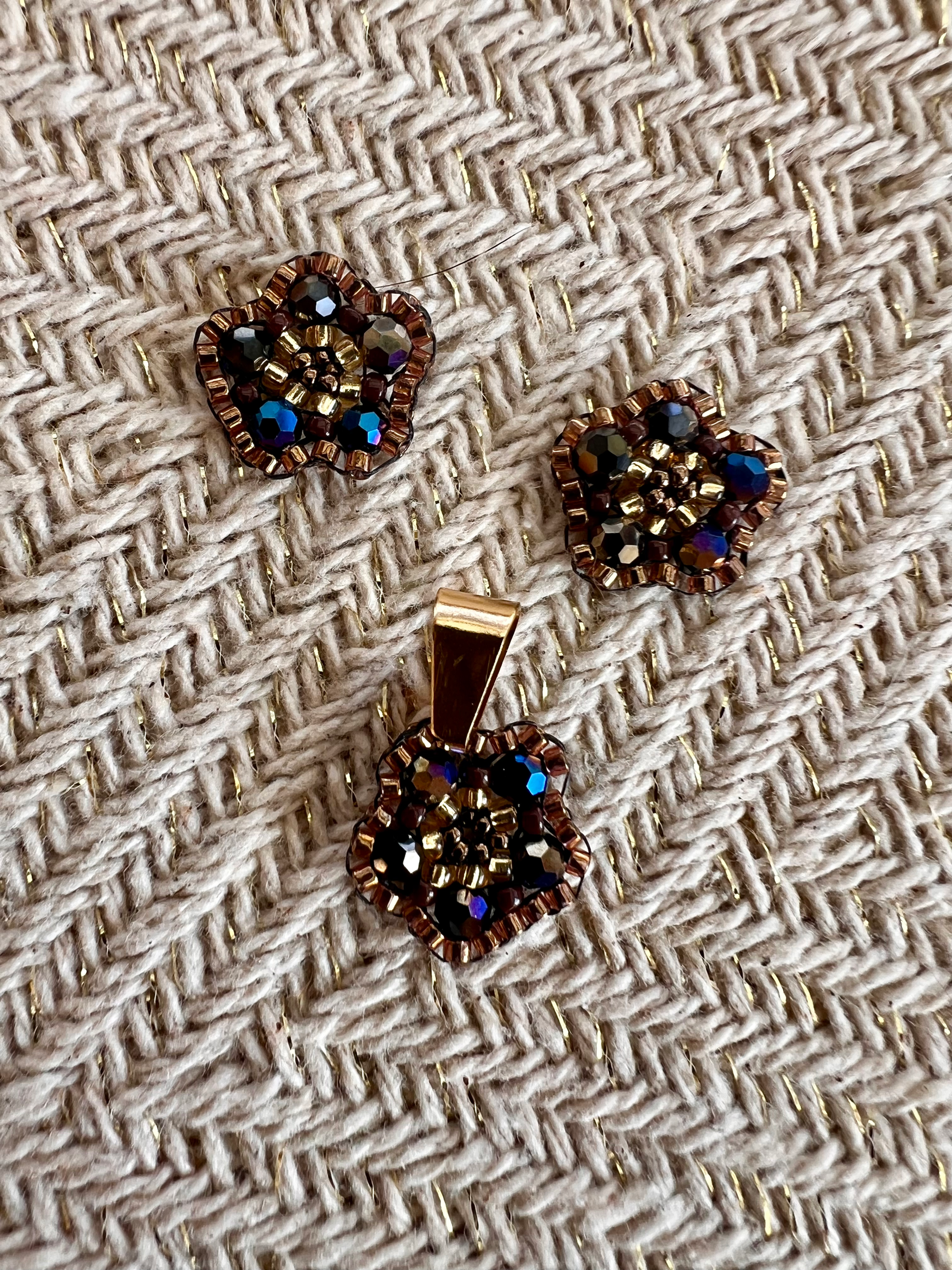 Ohrstecker & Anhänger