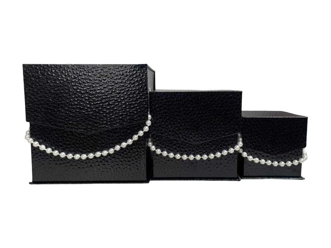 MA-632	BLACK BOX WITH PEARLS