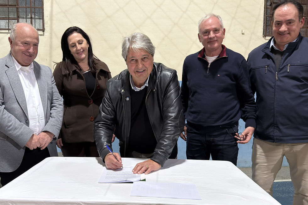 Prefeito Nestor Tissot assina contrato para ampliação e reforma da Escola Henrique Bertoluci Sobrinho