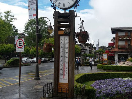 Gramado inicia manutenção dos relógios suíços