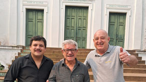 Em homenagem ao 20 de setembro, Dia do Gaúcho, Pelos Caminhos do Rio Grande vamos conversar e cantar com Teixeirinha Filho e Teixeirinha Neto