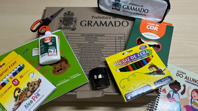 Volta às aulas no Ensino Fundamental: Prefeito Nestor Tissot oficializa entrega de kits escolares