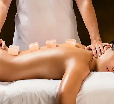 himalayan-salt-massage-nahm-spa-phuket-03.webp