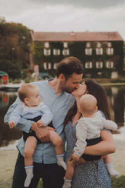 Portrait de famille naturel à Vertou, proche de Nantes.