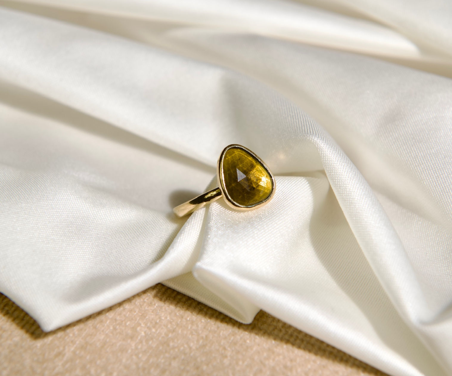 Green Quartz Stone - Ring