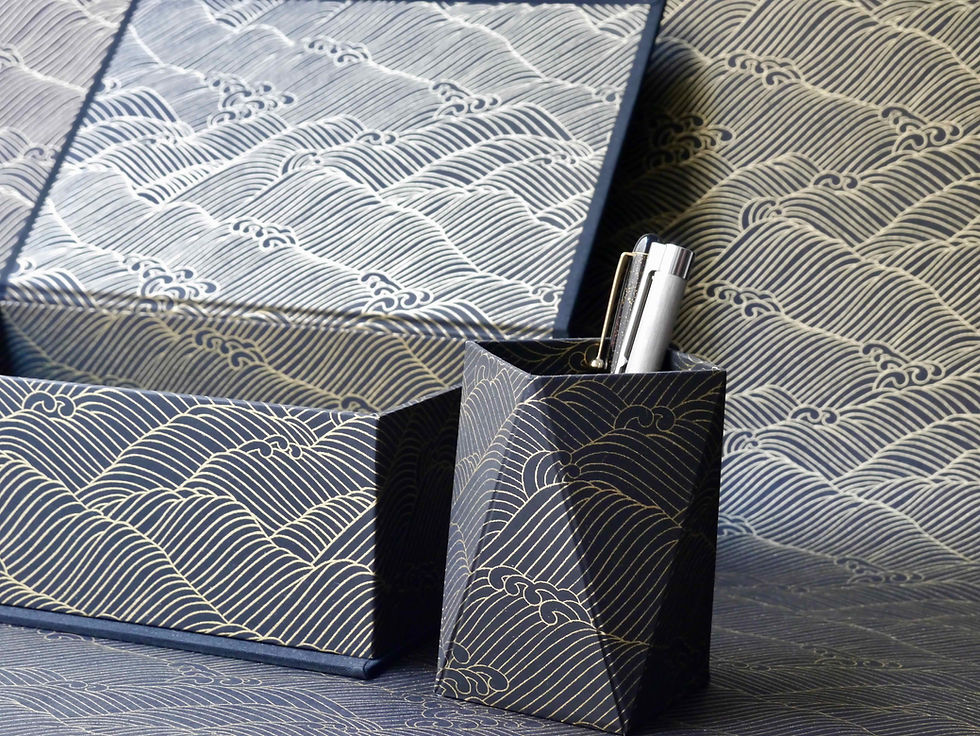 Thumbnail: Pot à crayons - Vagues aérées (2 coloris)