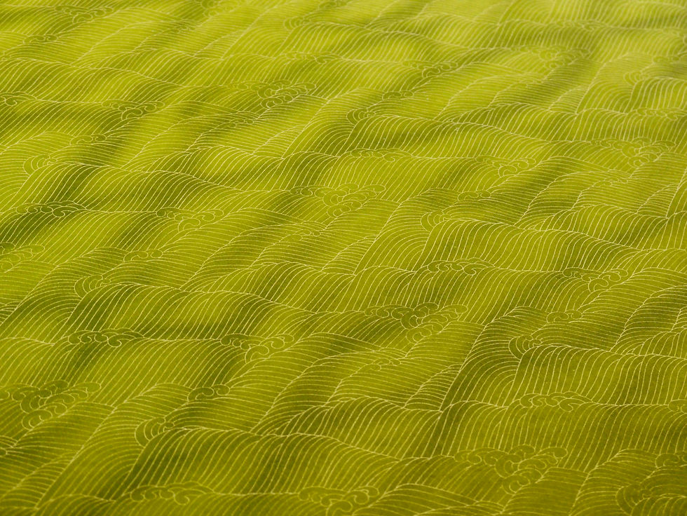 Thumbnail: Vagues dorées aérées - vert dégradé