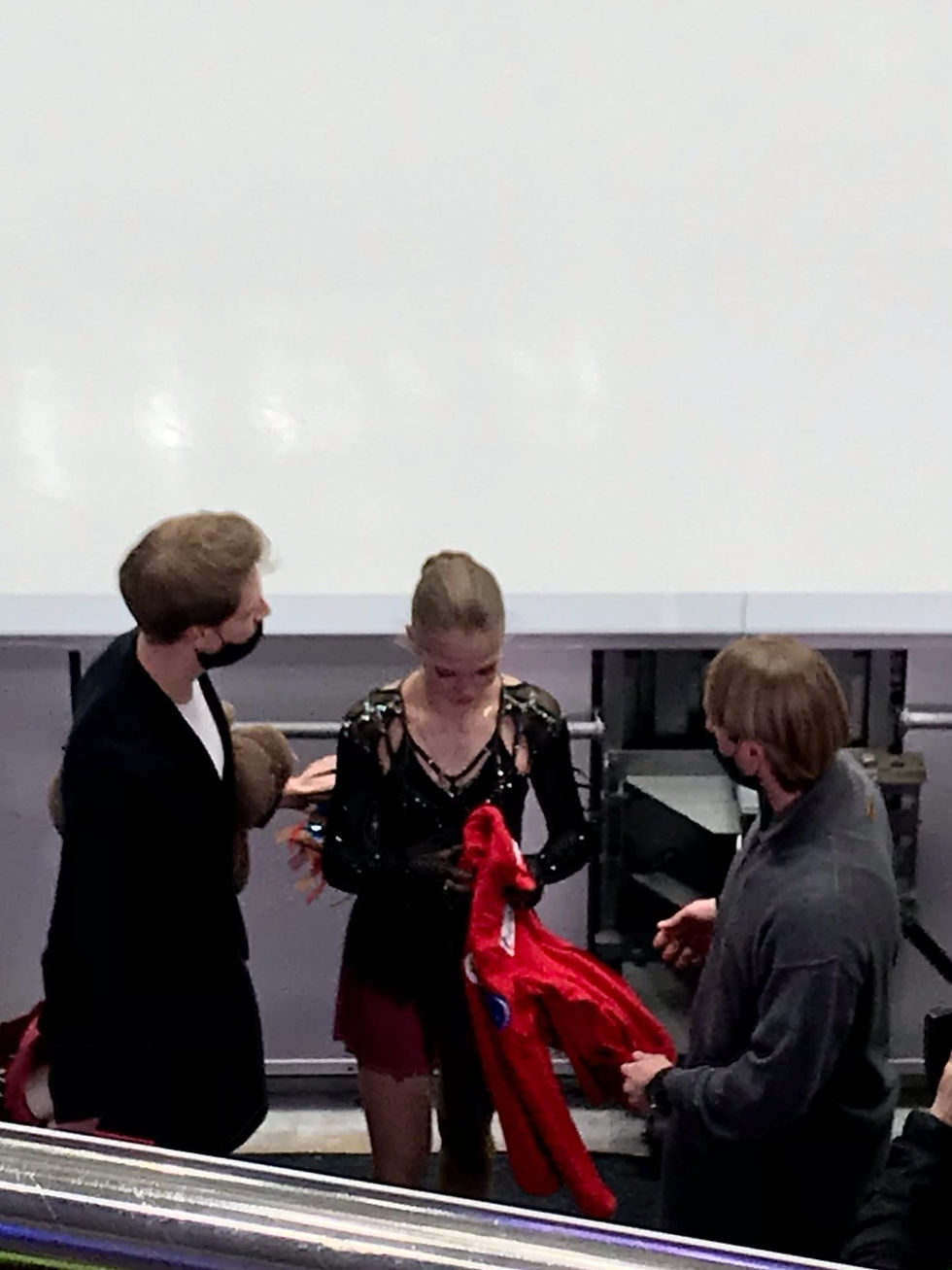 Александра Трусова с тренерами Евгением Плющенко и Александром Волковым