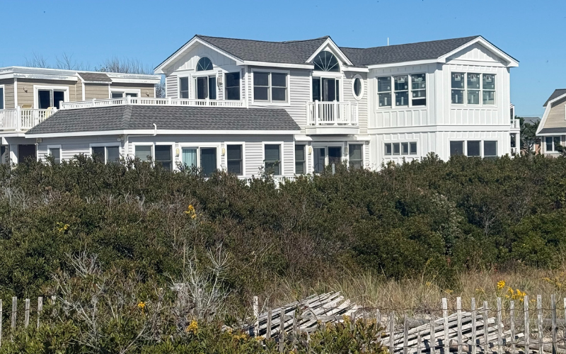 Beach_front_addition_board_and_batten