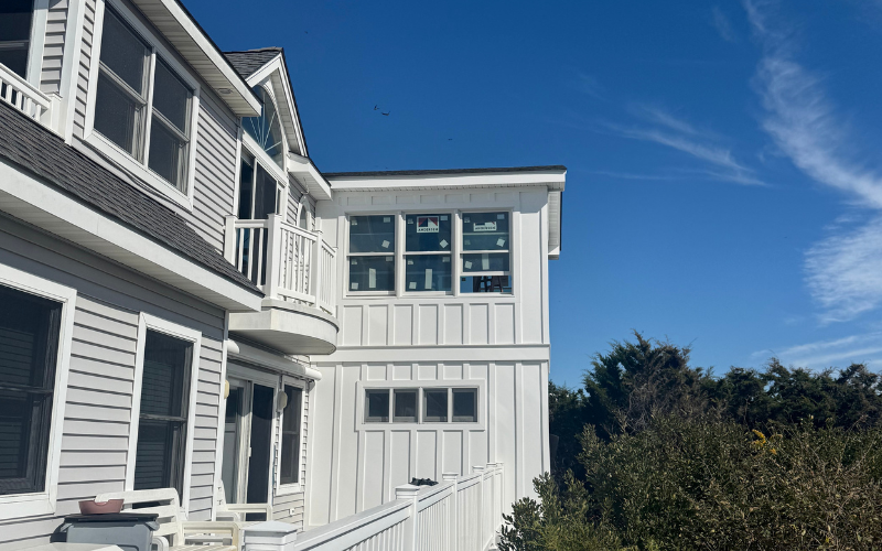 Beach_house_addition_board_and_batten