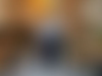 Empreendedora e a filha em sua cafeteria