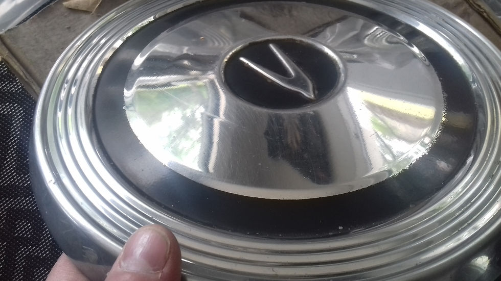 Thumbnail: Enjoliveurs de roues neufs SIMCA 1500