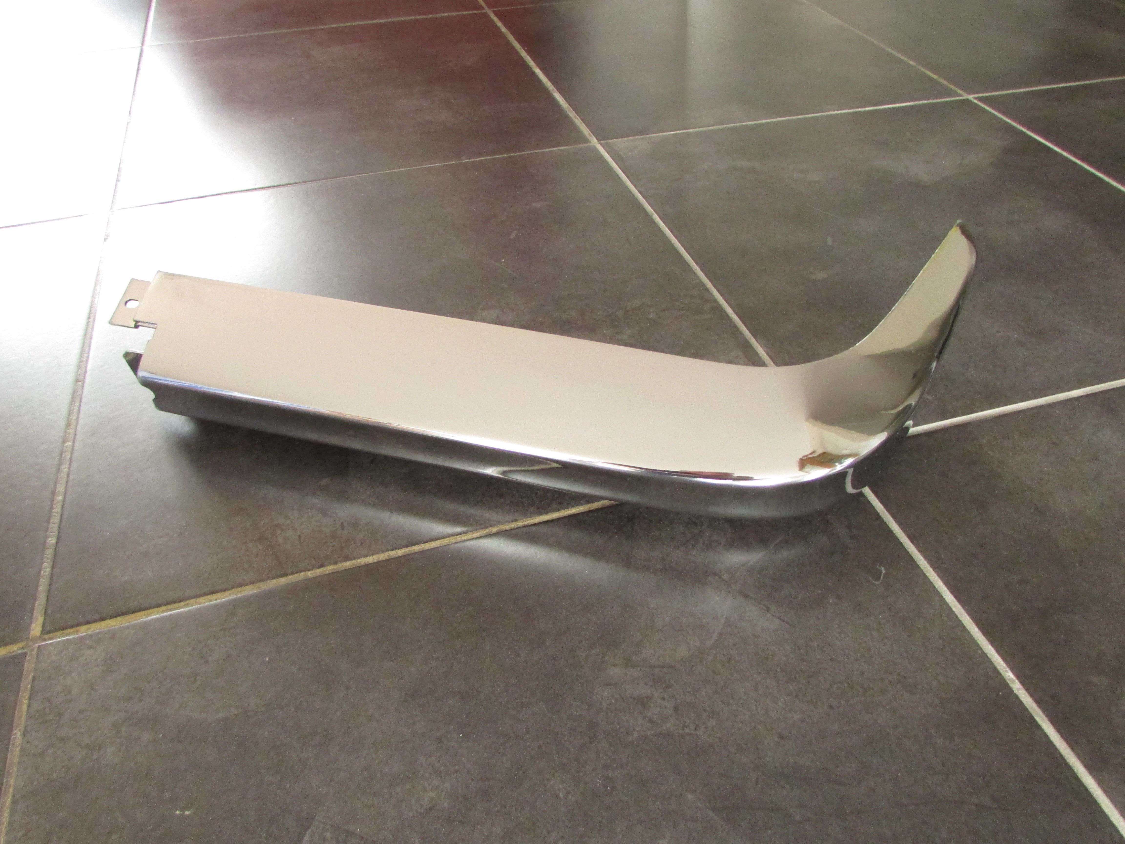 Crosse / banane de pare choc avant gauche RENAULT 16 / R 16 TL TS TX