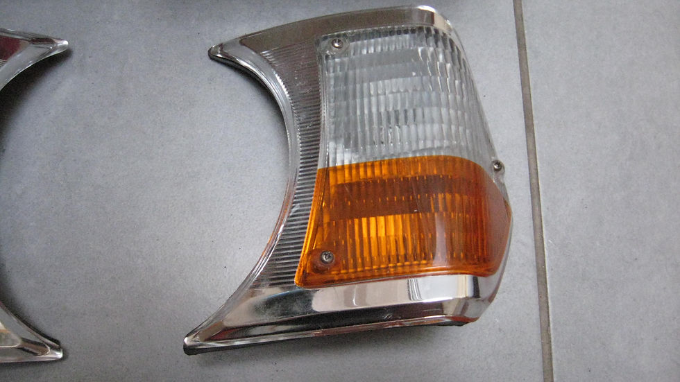 Miniature : Clignotants complets neufs renault 10 série 1 .
