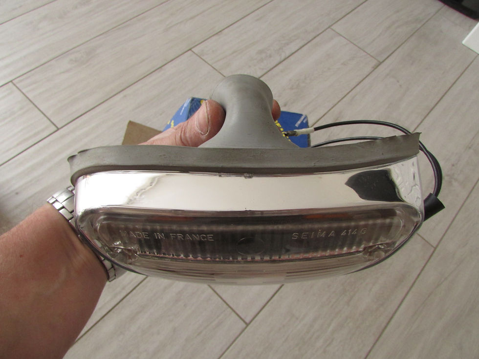 Miniature : Clignotant gauche neuf complet peugeot 404 coupé / cabriolet