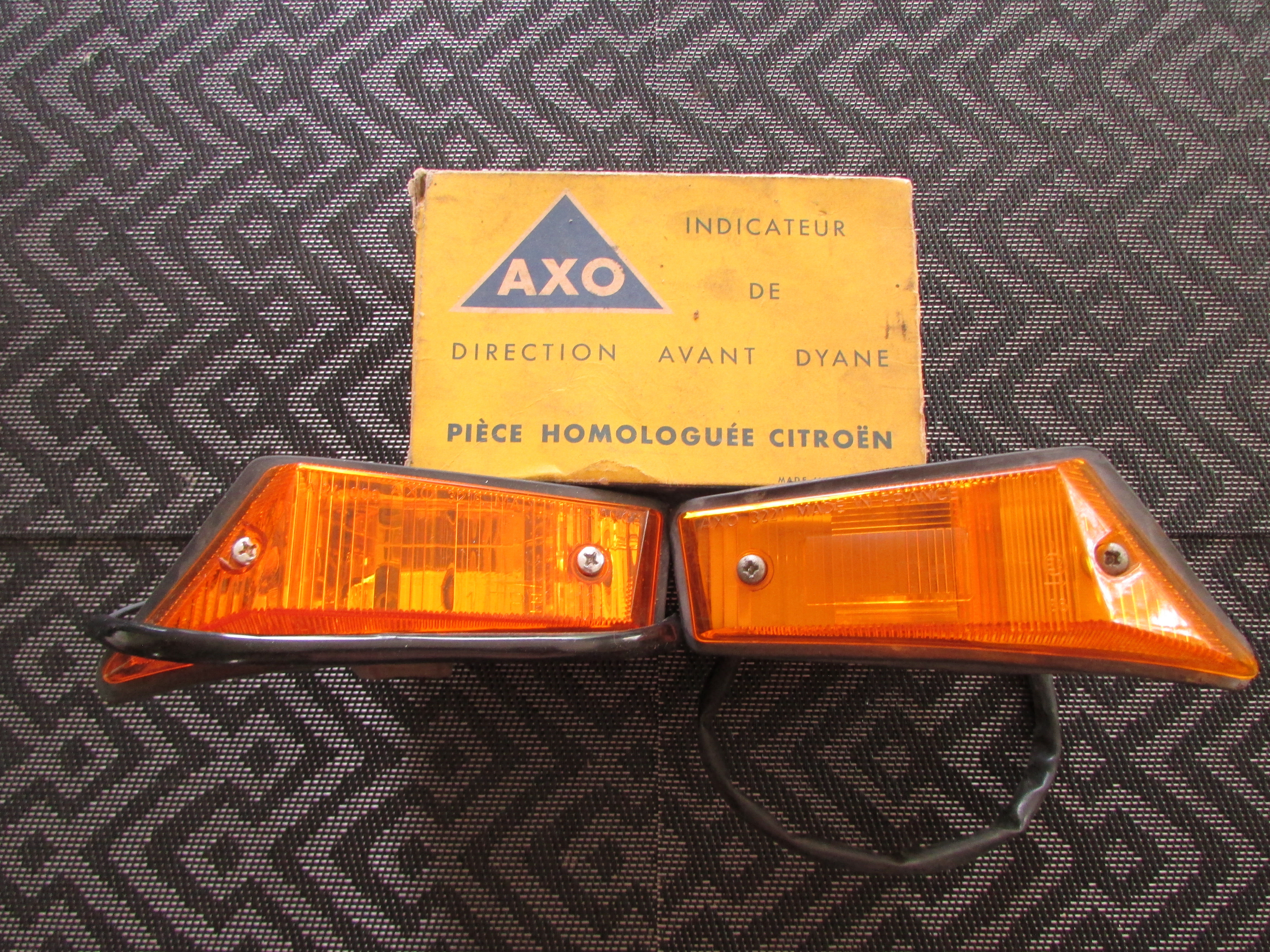 Clignotants neufs AXO  DYANE / ACADIANE / ALPINE A 110 / RENAULT 5 MAXI