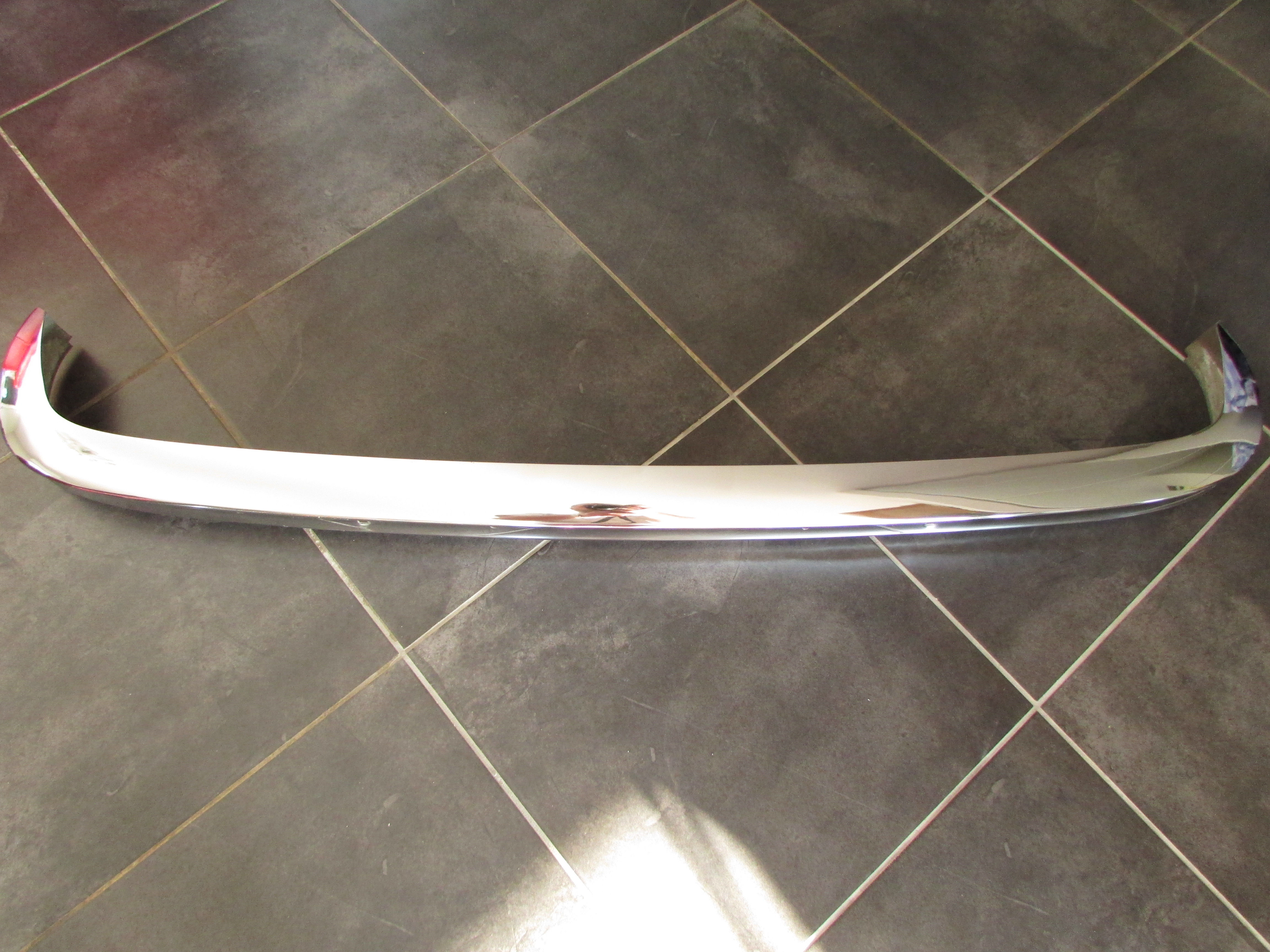 Pare choc avant neuf RENAULT 6 TL série 1 .