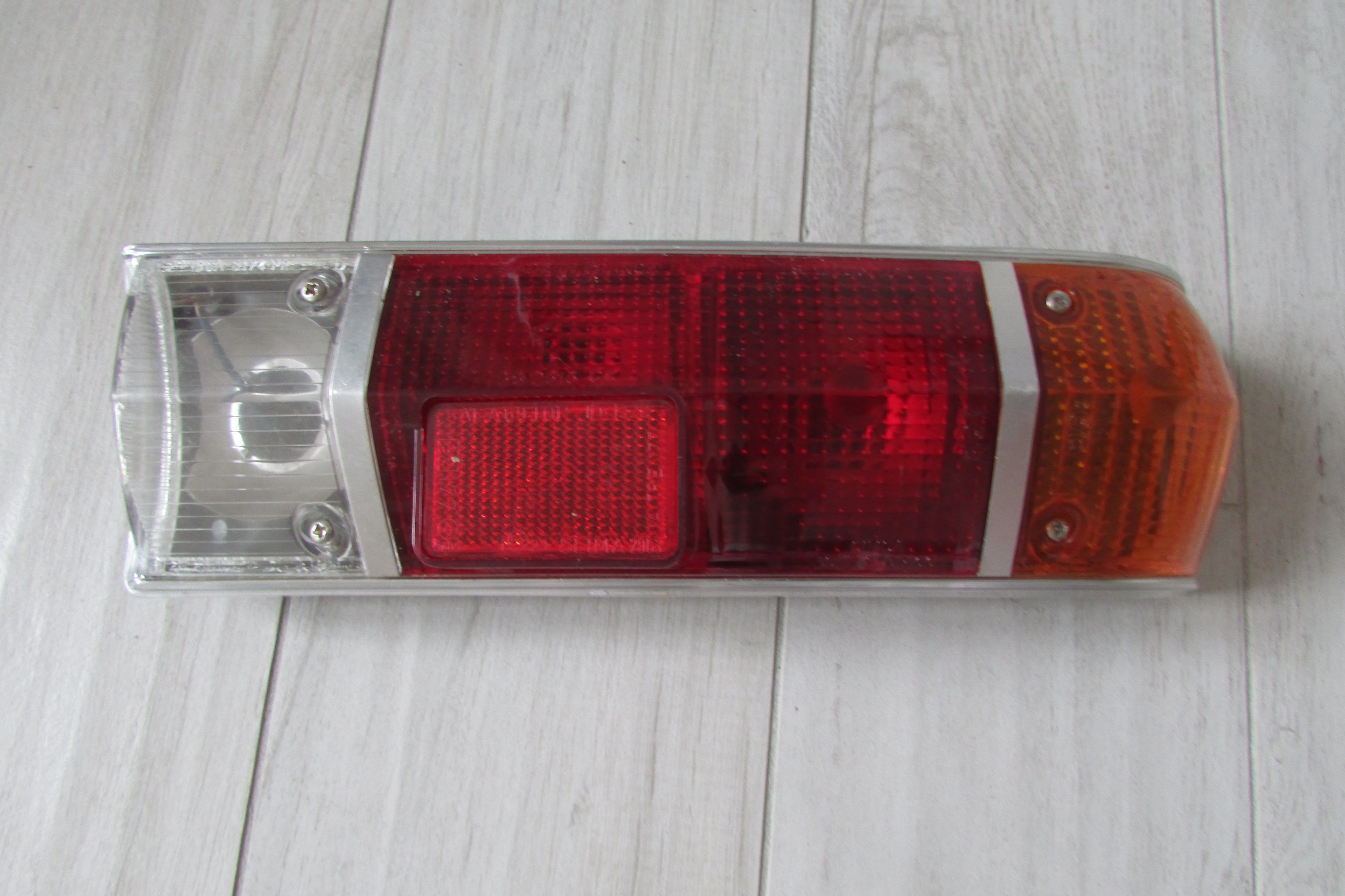 Feu arrière droit neuf simca 1301 1501 spécial export