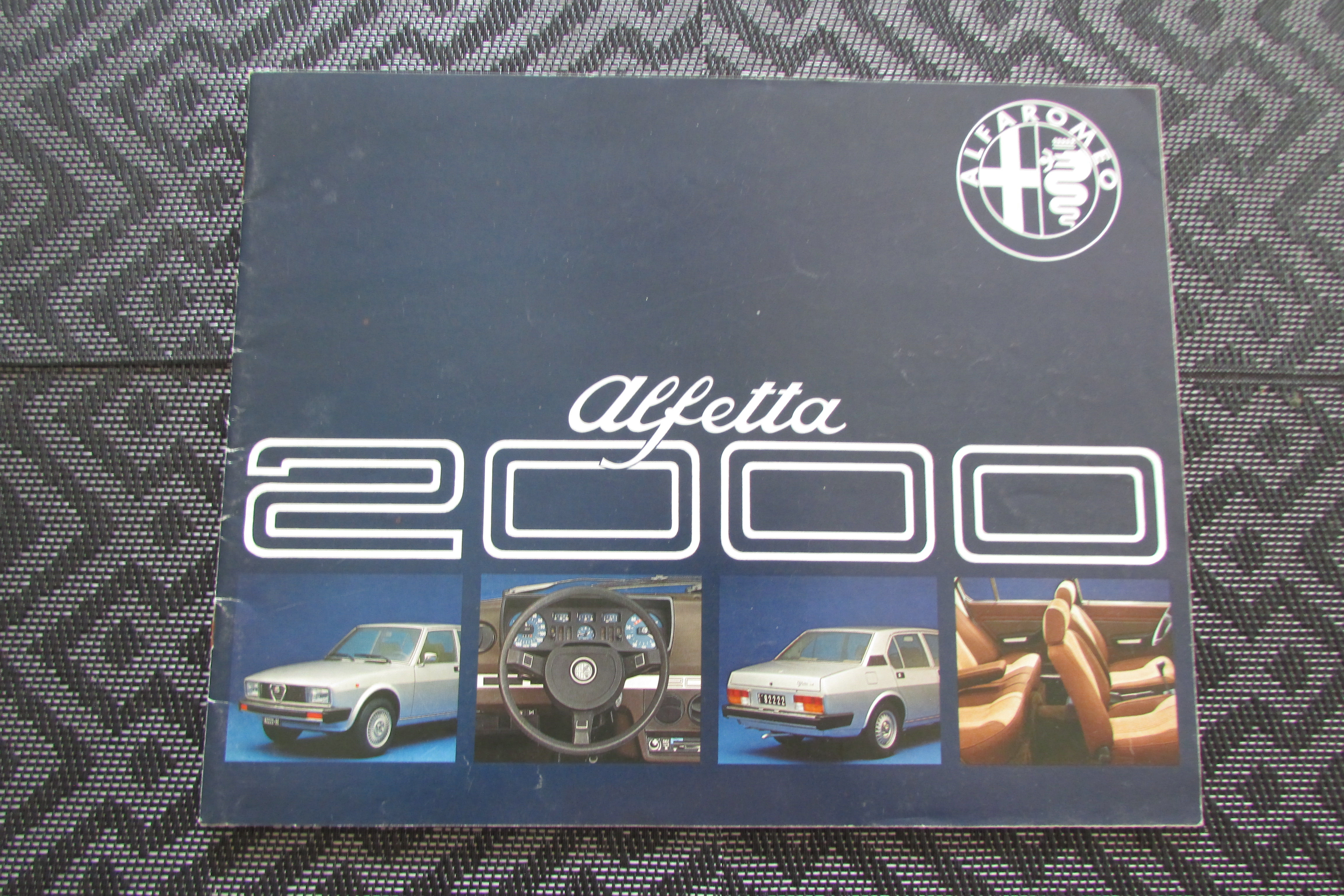 Catalogue ALFA ROMEO ALFETTA série 2   2000  .