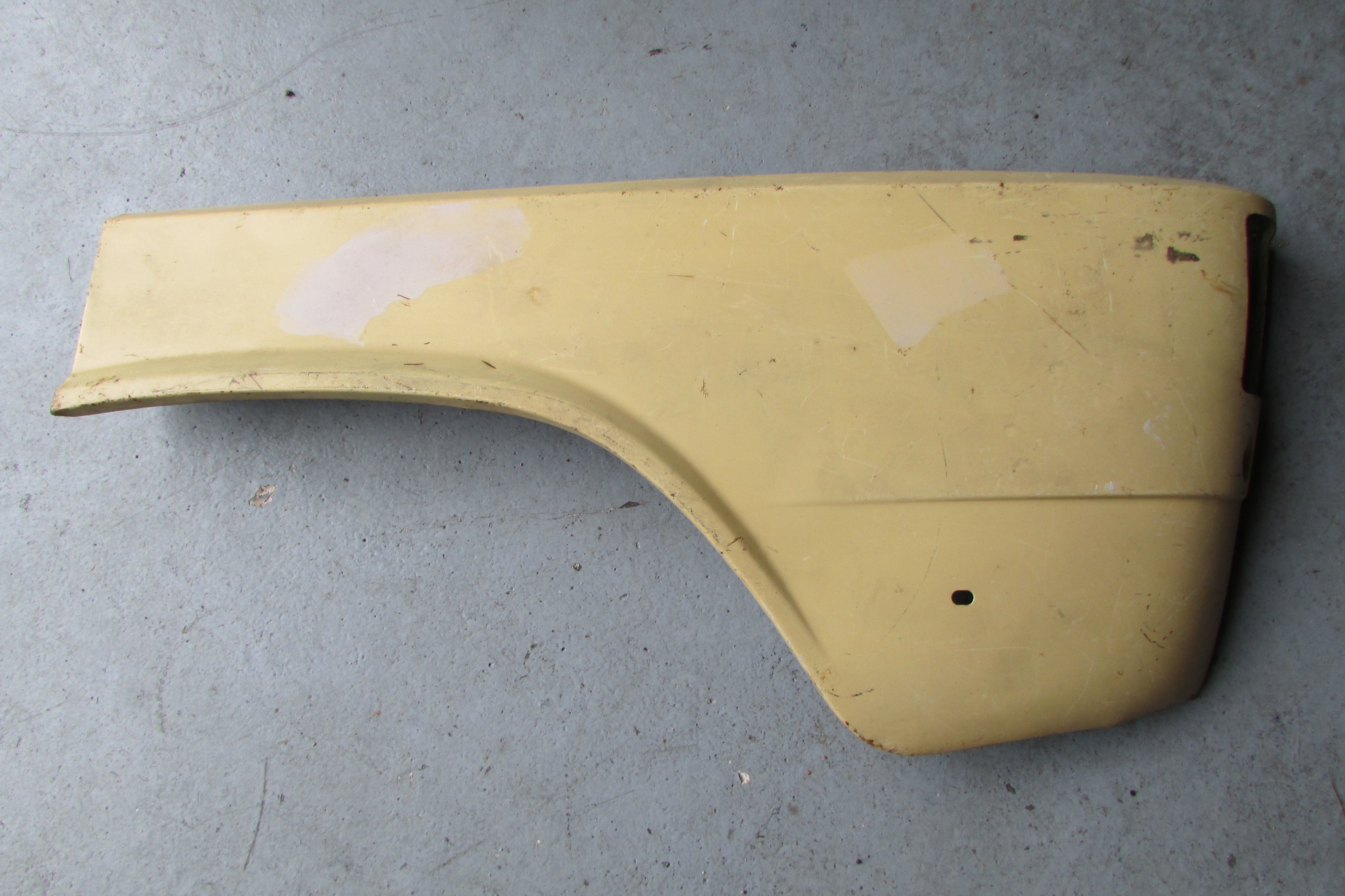 Aile arrière gauche neuve SIMCA 1100 break .