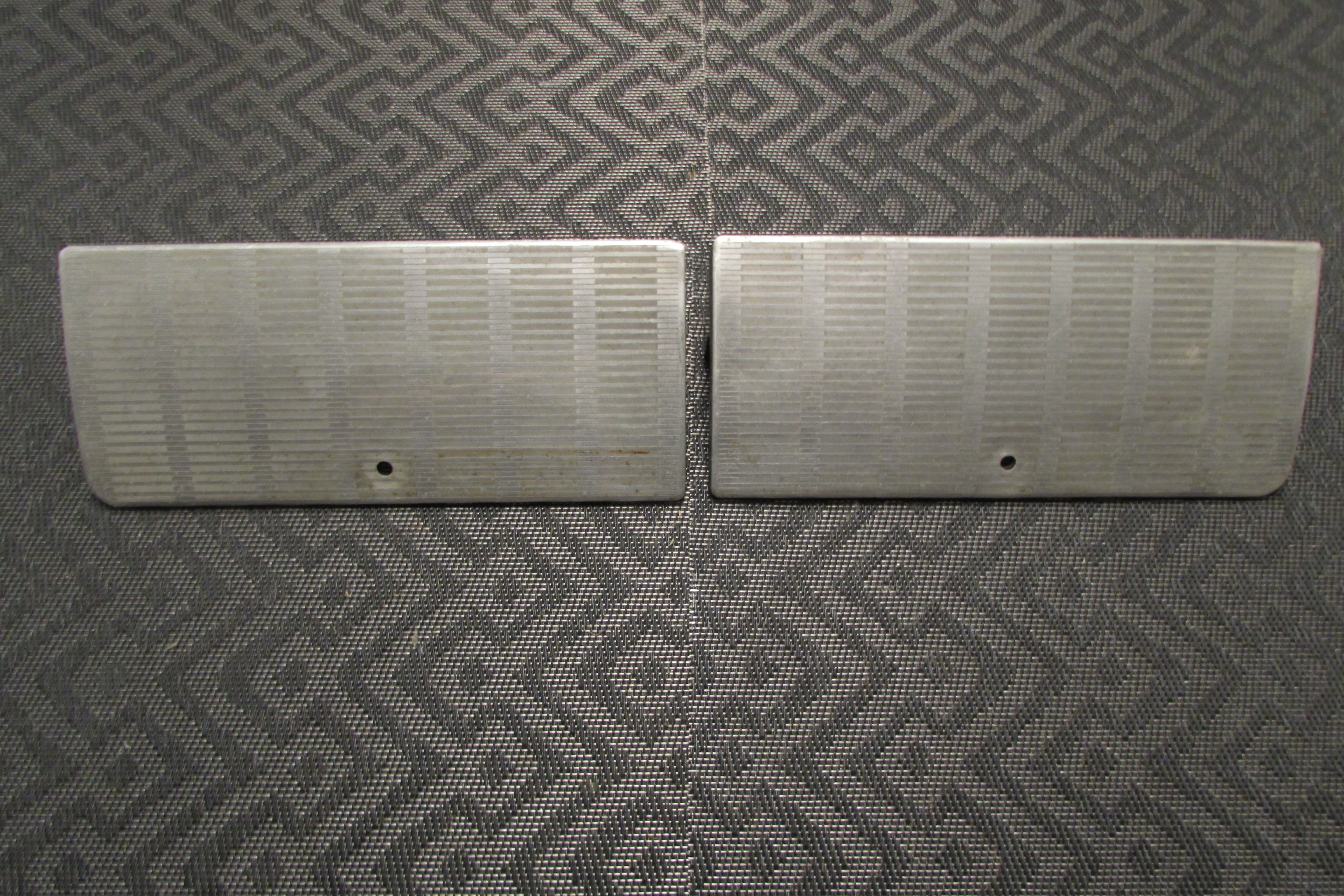 Couvercles de boite à gants gauche et droit simca aronde grand large