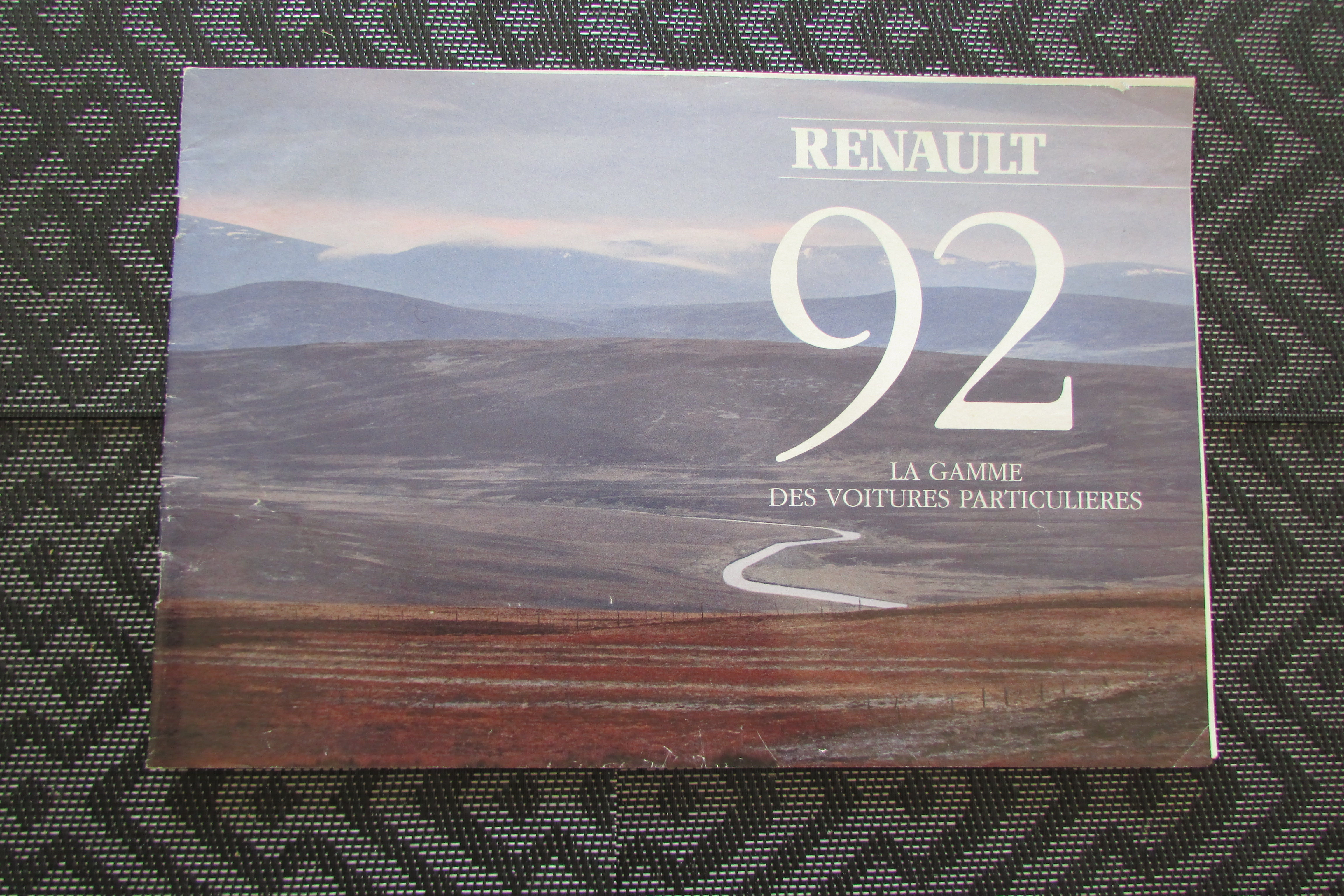 Catalogue / magazine gamme voitures particulières renault 1992 .