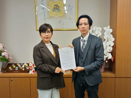 自由民主党の稲田朋美衆議院議員に「新たな基金造成に関する要望書」を提出いたしました