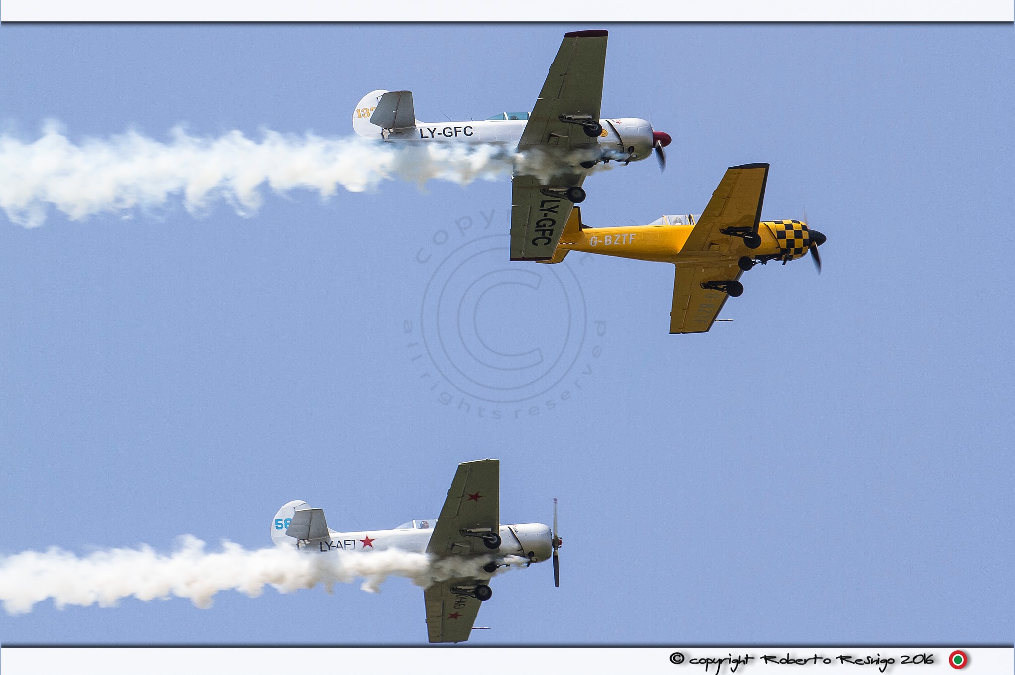 3 YAK 52 in formazione