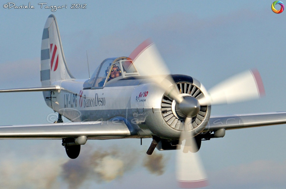 Paolo Gavazzi, volo acrobatico, pilota acrobatico, acrobazia aerea, YAK 52, YAK 50, YAK 9