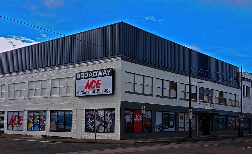 Broadway Ace exterior