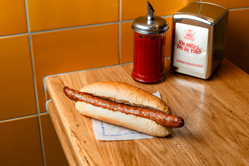 Salsitxa tradicional catalana. Lleugera, amb una textura molt amorosa, i un sabor sorprenentment apetitós. 