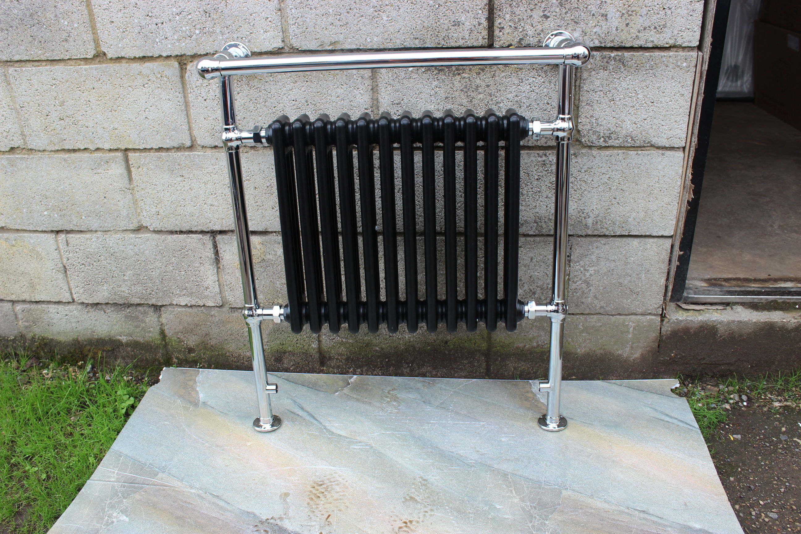 Milano Elizabeth Traditional Heated Towel Radiator Chrome With Black Insert
