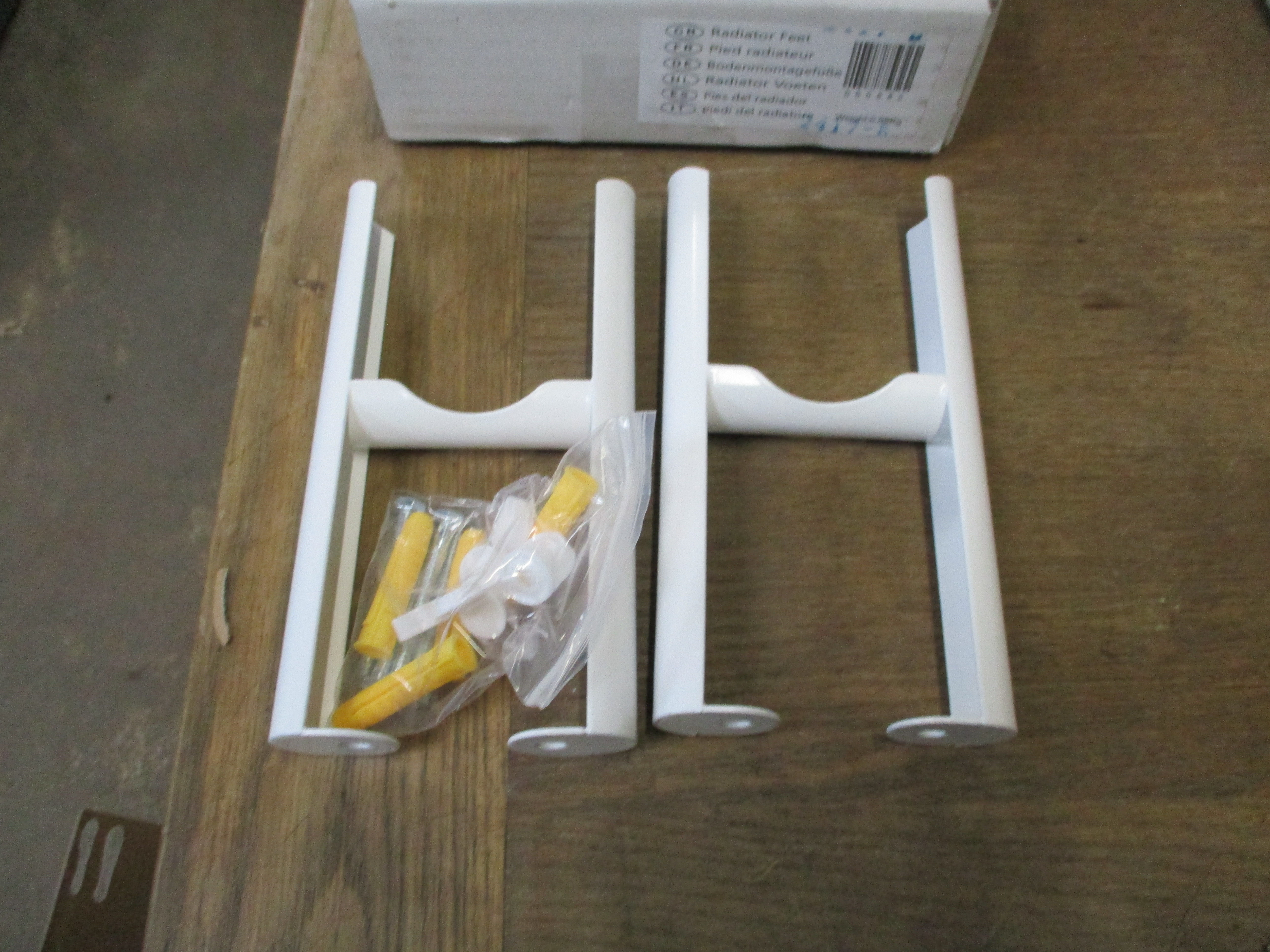 New Pair Of Radiator Feet For Milano Windsor Triple Victorian Style Radiator