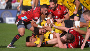 Champions Hurricanes sign former Super Rugby champ