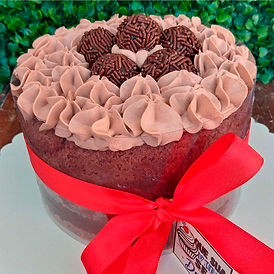 Bolo de aniversario - encomenda - sabores tradicionais - - Brigadeiro.jpg