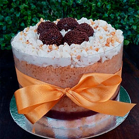 Bolo de aniversario - encomenda - sabores tradicionais - - Brigadeiro c amendoim.jpg