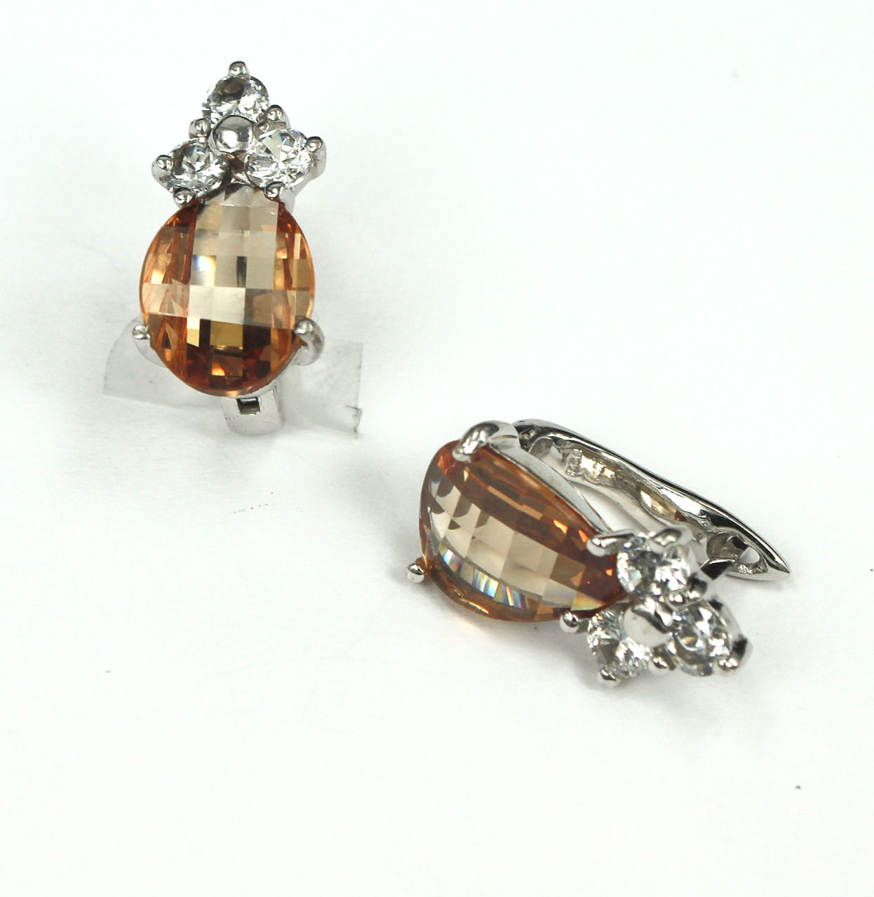 قرط من الفضة الإسترليني عيار 925 مرصع بحجر التوباز بلون الكونياك ومطلي بالروديوم في ذهب أبيض عيار 18 قيراطًا