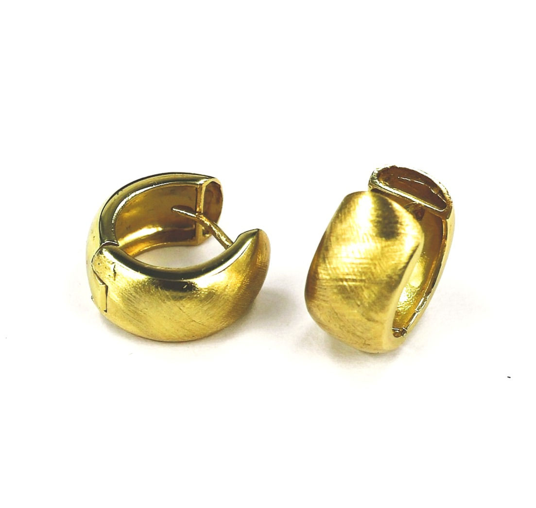 Pendiente de plata 925 satinado con baño de oro amarillo de 18 ktes