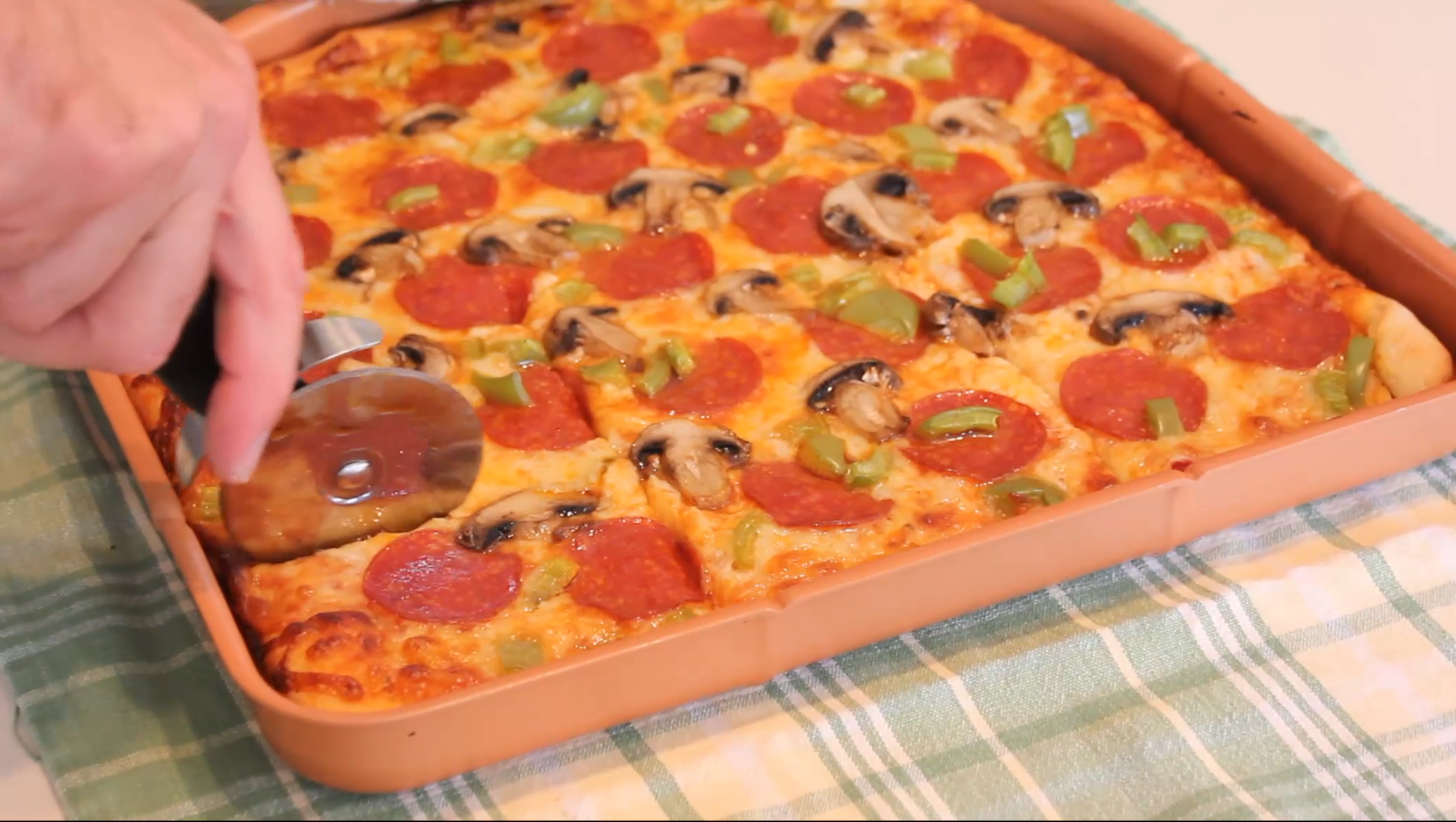 Pan Duo® Pizza Pans Cut Perfect Slices Directly On The Pan!🤩