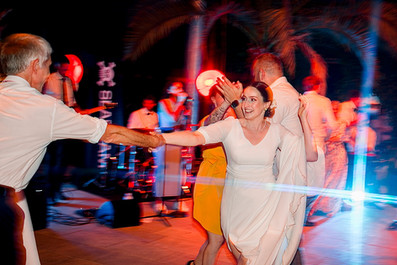 Hochzeitsparty mit Live-Band und voller Tanzfläche – Same-Sex-Wedding Bodensee