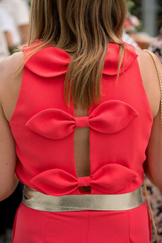 modernes Hochzeitsoutfit