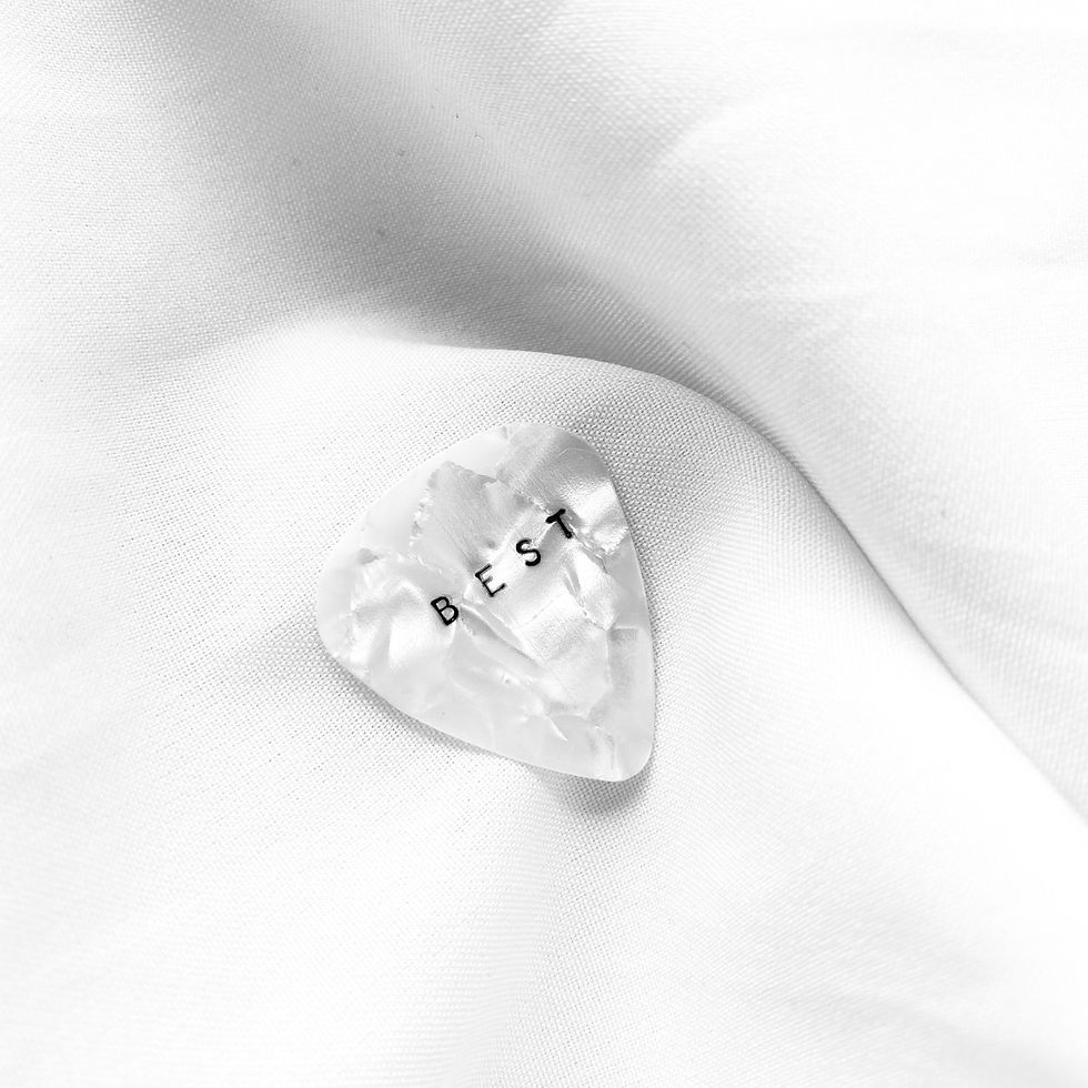 ภาพขนาดย่อ: WHITE GUITAR PICK