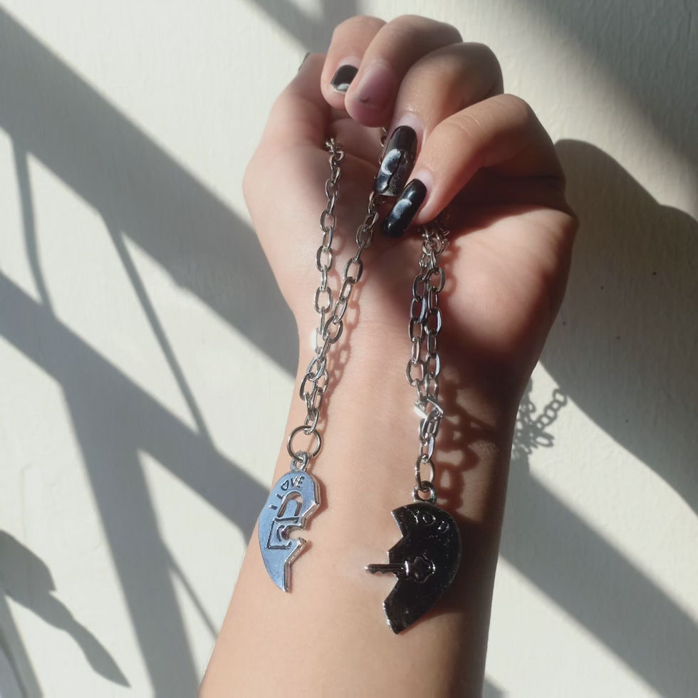 ภาพขนาดย่อ: NECKLACE WITH LOCKET