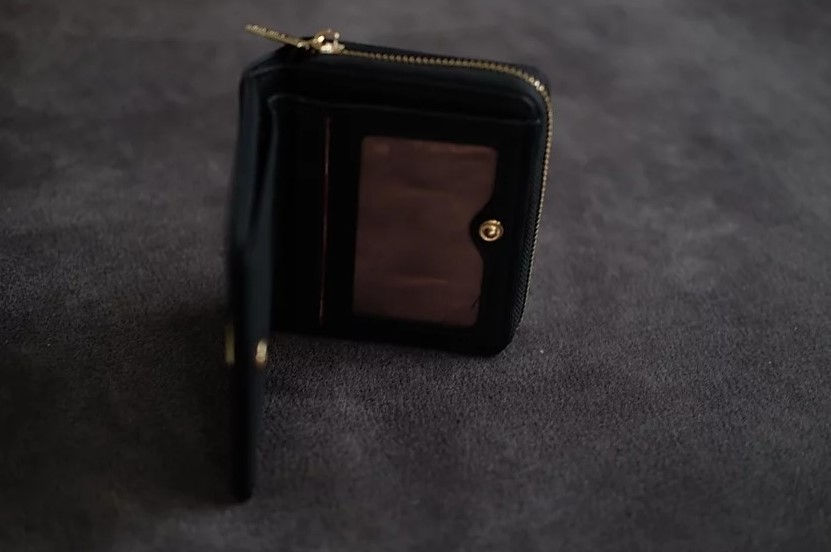 ภาพขนาดย่อ: CHIC FOREVER SQUARE WALLET
