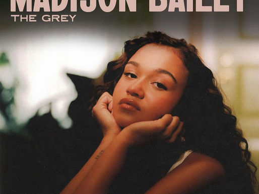 Madison Bailey, atriz de "Outer Banks", estreia como cantora